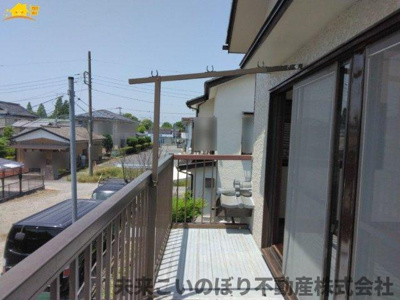 【バルコニー】 | 加須市下樋遣川中古戸建て | 南西向きのバルコニーは日当たり風当たりがとてもいいです。
洗濯物も良く乾きますね。
