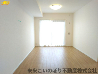 【居間・リビング】 | エクセル大宮東３番館 | 一日の中で多くの時間を過すことになるリビングダイニングだからこそ、いつも穏やかな空間であることが必然。爽やかな通風と採光を存分に感じる事が出来る空間です。