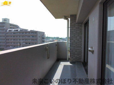 【バルコニー】 | エクセル大宮東３番館 | 南向きのバルコニーは日当たり風当たりがとてもいいです。
洗濯物も良く乾きますね。
