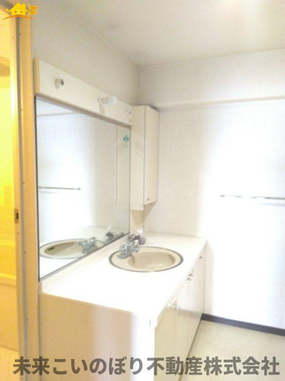 【独立洗面台】 | ライオンズガーデン花崎A棟 | 独立洗面台あり、毎朝おしゃれに忙しい女性の方におすすめです