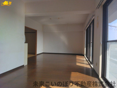 【居間・リビング】 | ライオンズガーデン花崎A棟 | 解放感のある広々LDKで大切な家族との時間が過ごせます。