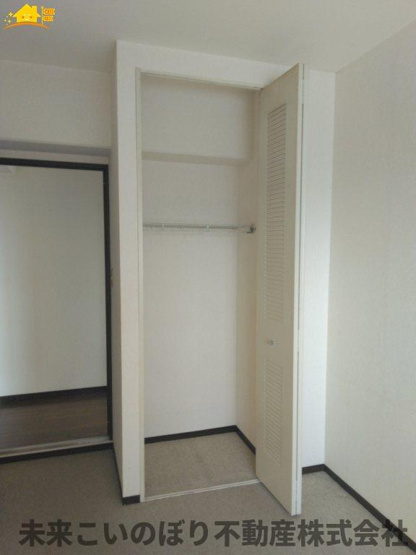 【収納】 | ライオンズガーデン花崎A棟 | 各居室には十分な収納スペースを確保。お部屋全体を広々と使うことができます。