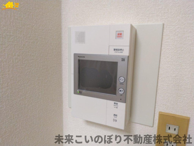 【防犯設備】 | ライオンズガーデン久喜参番館 | TVインターフォンは来訪者の確認にとても便利で安心です。
録画システム付きなので、留守時の確認も可能です。