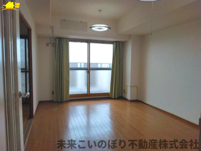 【居間・リビング】 | ライオンズガーデン久喜参番館 | 一日の中で多くの時間を過すことになるリビングダイニングだからこそ、いつも穏やかな空間であることが必然。爽やかな通風と採光を存分に感じる事が出来る空間です。