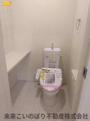 【トイレ】 | Blooming Garden久喜市野久喜3期 | シンプルな機能を搭載したトイレ。家族みんなが使う場所だからこそ清潔にこだわりたいですね。