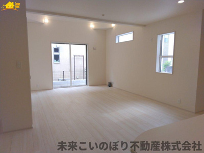 【居間・リビング】 | Blooming Garden久喜市野久喜3期 | 一日の中で多くの時間を過すことになるリビングダイニングだからこそ、いつも穏やかな空間であることが必然。爽やかな通風と採光を存分に感じる事が出来る空間です。