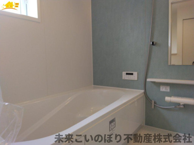 【浴室】 | Blooming Garden久喜市野久喜3期 | １坪サイズのバスルーム。浴室換気乾燥機を標準装備。乾きやすい床やお手入れのしやすい排水口など、いつも清潔にご使用いただけます。