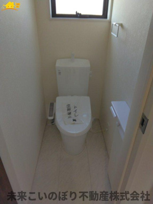 【トイレ】 | Livele Garden.S蓮田市椿山第7 | シンプルな機能を搭載したトイレ。家族みんなが使う場所だからこそ清潔にこだわりたいですね。