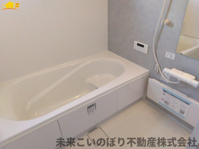 【浴室】 | Livele Garden.S蓮田市椿山第7 | １坪サイズのバスルーム。浴室換気乾燥機を標準装備。乾きやすい床やお手入れのしやすい排水口など、いつも清潔にご使用いただけます。