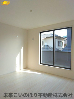 【寝室】 | Livele Garden.S蓮田市椿山第7 | 主寝室は大型ベッドもラクラク設置できます♪ゆとりある動線も確保でき、ゆったりとお寛ぎいただけます♪