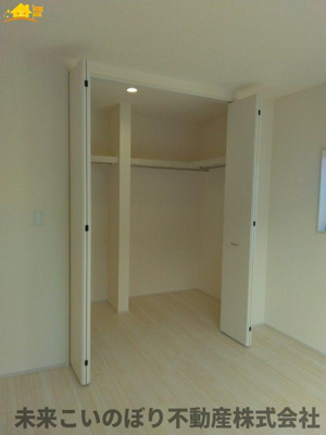 【収納】 | Livele Garden.S蓮田市椿山第7 | たくさん収納可能なウォークインクローゼットがあるので、収納家具を置かずにお部屋がスッキリ！