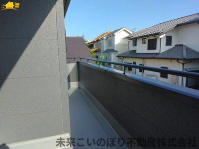 【バルコニー】 | Livele Garden.S蓮田市椿山第7 | 南向きのバルコニーは日当たり風当たりがとてもいいです。
洗濯物も良く乾きますね。
