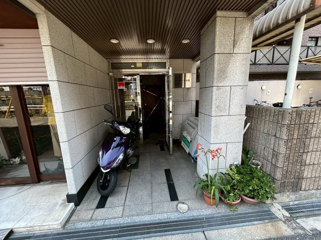 ラフィーネ淡路のエントランス