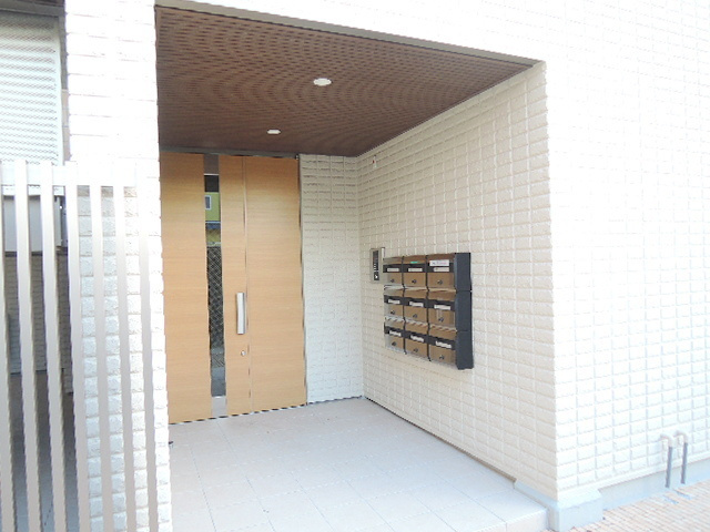 ヴィルヌーブダイツ　壱番館のエントランス|安心のオートロック付き