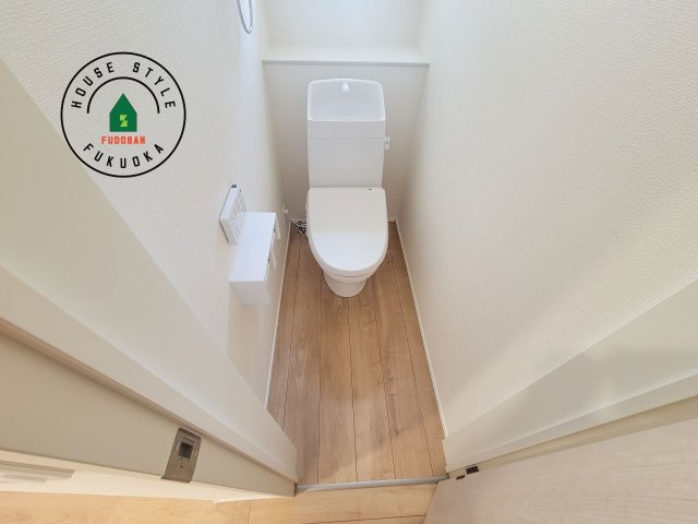 福津市福間駅東2丁目第1-1棟（1号棟）のトイレ|温水洗浄便座を完備しております。2ヶ所にトイレがあるのは朝の慌ただしい時間も安心です。