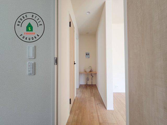 福津市福間駅東2丁目第1-1棟（1号棟）の内装|平屋はワンフロアしかないため、部屋と部屋の距離が近くなります。 生活音の緩衝材として廊下を活用するのがおすすめです。