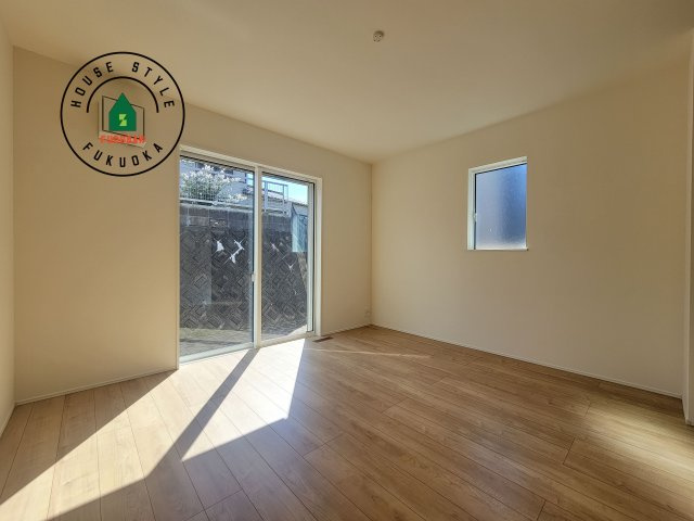 福津市福間駅東2丁目第1-1棟（1号棟）の洋室|採光良好な洋室は全居室、複層ガラスの遮熱効果と断熱効果で、一年中快適に過ごせます。