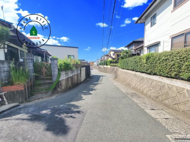 福津市福間駅東2丁目第1-1棟（1号棟）の前面道路含む現地写真|前面道路です。