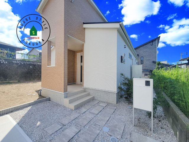 福津市福間駅東2丁目第1-1棟（1号棟）の玄関|おでかけの時も帰った時も、「我が家」を最初に感じでもらえる素敵な空間に。