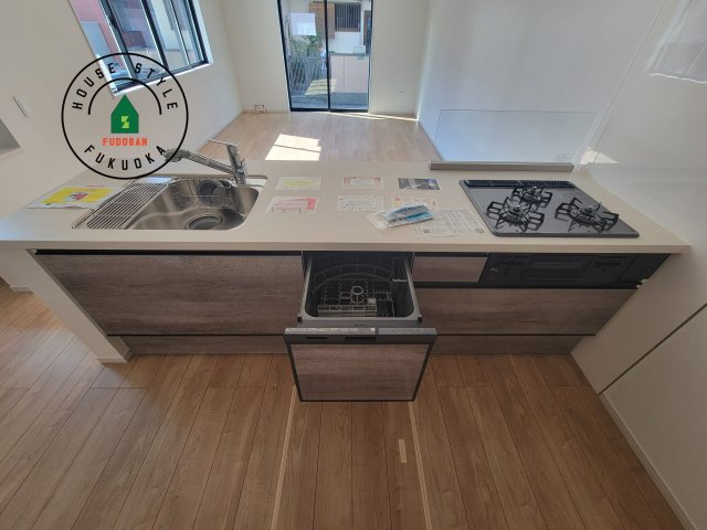 糟屋郡志免町東公園台2丁目第3-1棟（1号棟）　のキッチン|ご家族を近くに感じられる対面キッチンのLDK。会話もはずみそうですね。