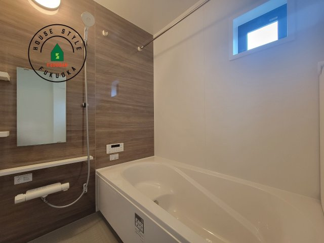 筑紫野市二日市北6丁目第1-2棟（1号棟）　の浴室|1日の疲れを癒してくれる広々バスルーム。雨の日のお洗濯にも大活躍な浴室乾燥機付です！
