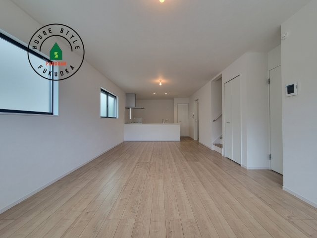 筑紫野市二日市北6丁目第1-2棟（1号棟）　の居間・リビング|キッチンからリビングをしっかり確認できます。家族の笑顔があふれる空間になりそうですね。