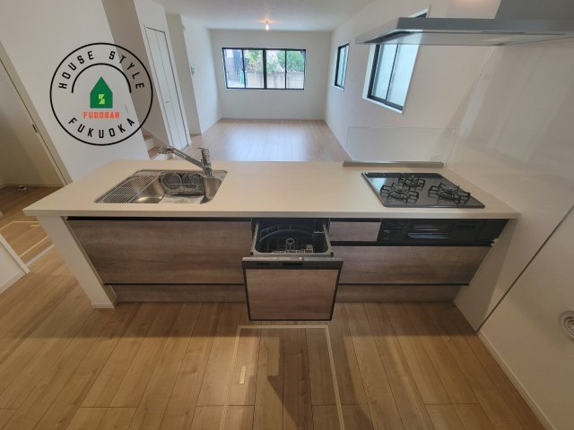 筑紫野市二日市北6丁目第1-2棟（1号棟）　のキッチン|ご家族を近くに感じられる対面キッチンのLDK。会話もはずみそうですね。
