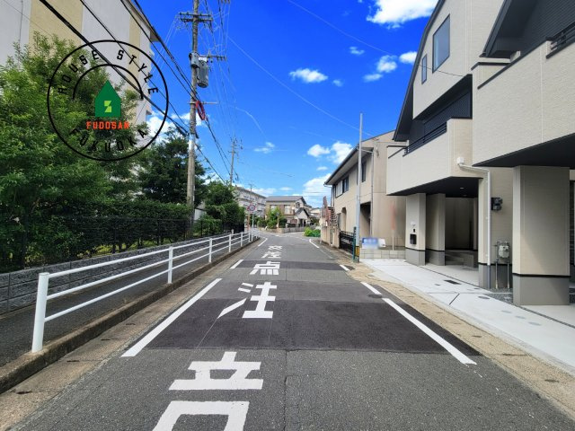 福岡市西区福重5丁目第3-2棟（1号棟）　の前面道路含む現地写真|前面道路です。