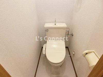 【トイレ】 | ワカユーヒルズ | 温水洗浄便座付きのトイレ。