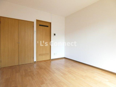 【居間・リビング】 | ワカユーヒルズ | 6．7帖の洋室です。