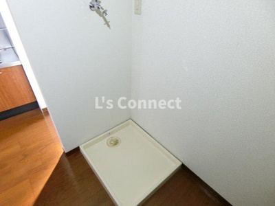 【設備】 | メゾンＳ | 室内洗濯機置き場には排水パン付き。