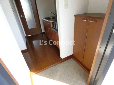 【玄関】 | メゾンＳ | 下駄箱付きで靴も収納できます。