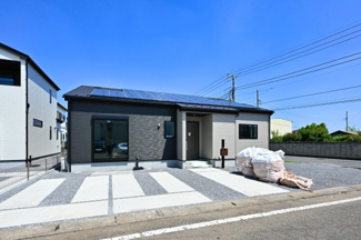 【駐車場】 | 並列駐車可能なカースペースです！お客様も遊びに来やすいですね♪