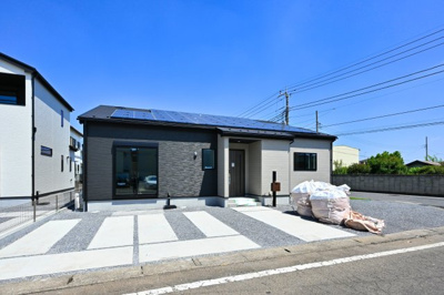【駐車場】 | 大泉町吉田2期2棟 グラファーレ 2号棟 | 並列駐車可能なカースペースです！お客様も遊びに来やすいですね♪