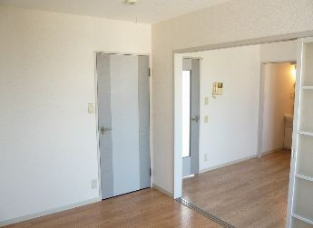 【居間・リビング】 | メゾンパークサイド | リビングです　※参考写真です