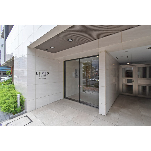 リビオメゾン入谷のエントランス