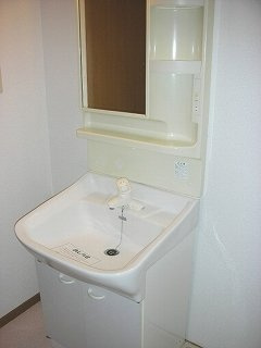 ムーラン・ルージュⅠの洗面所|明るい洗面所です