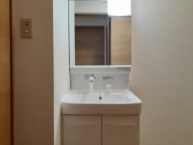 サンアヴェニューの洗面所|脱衣スペースもあります