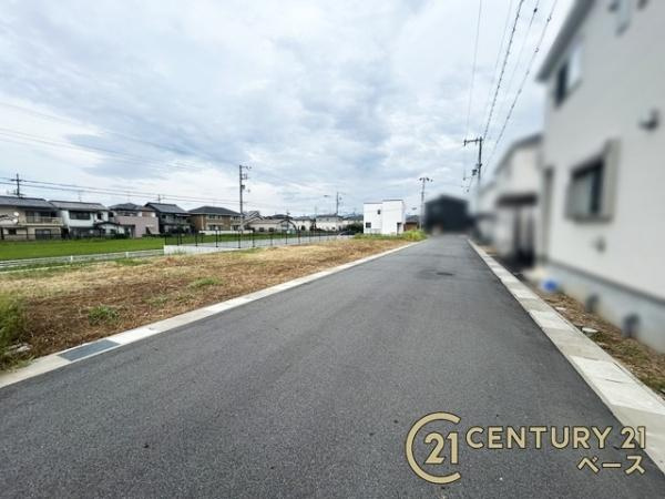磯城郡川西町大字結崎の売地の前面道路含む現地写真|■現地撮影写真■前面道路は幅員約６．０ｍ・間口も広く開放的！