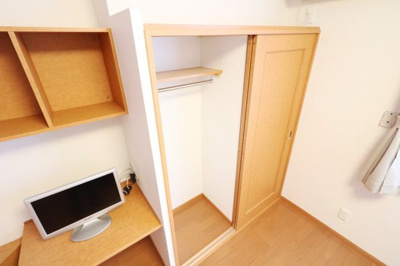 【内装】 | レオパレス宮司東 | 大型クローゼットにより女性の方でも収納が安心！