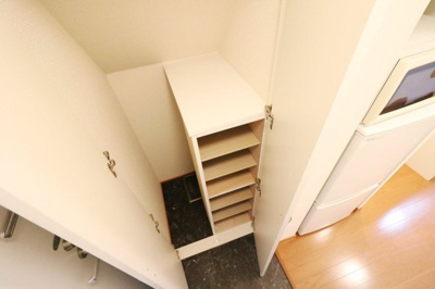 【玄関】 | レオパレス宮司東 | 大型シューズボックス完備により女性でも収納安心※１Ｆのみ