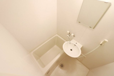 【浴室】 | レオパレス宮司東 | 浴室乾燥機で雨や雪の日でもらくらくお洗濯！