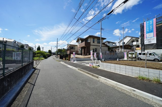 【横浜市瀬谷区二ツ橋町543-5全3棟新築戸建て】★仲介手数料無料★（二ツ橋小学校・東野中学校）の前面道路含む現地写真
