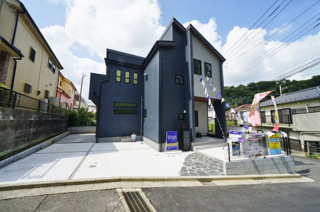 【横浜市旭区中沢1丁目64-12新築戸建て】★仲介手数料無料★（中沢小学校・旭中学校）の外観