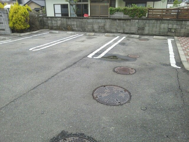 ブライトの駐車場