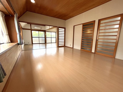 【居間・リビング】 | 中古一戸建　高知市西町 | 2階　2025年7月リフォーム