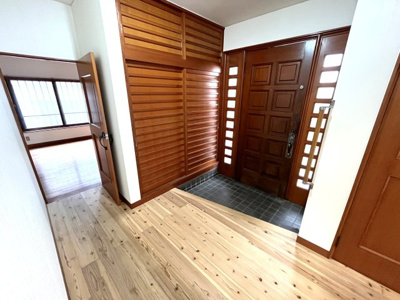【玄関】 | 中古一戸建　高知市西町
