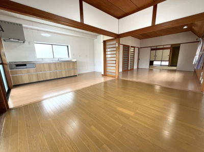 【居間・リビング】 | 中古一戸建　高知市西町 | 2階　2025年7月リフォーム