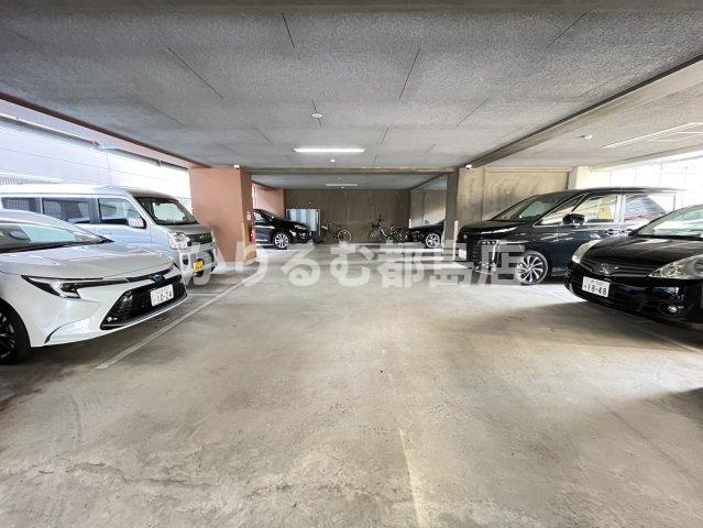 アフィニティ21の駐車場