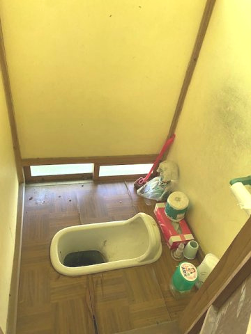 梅田町4丁目ログハウス風戸建てのトイレ